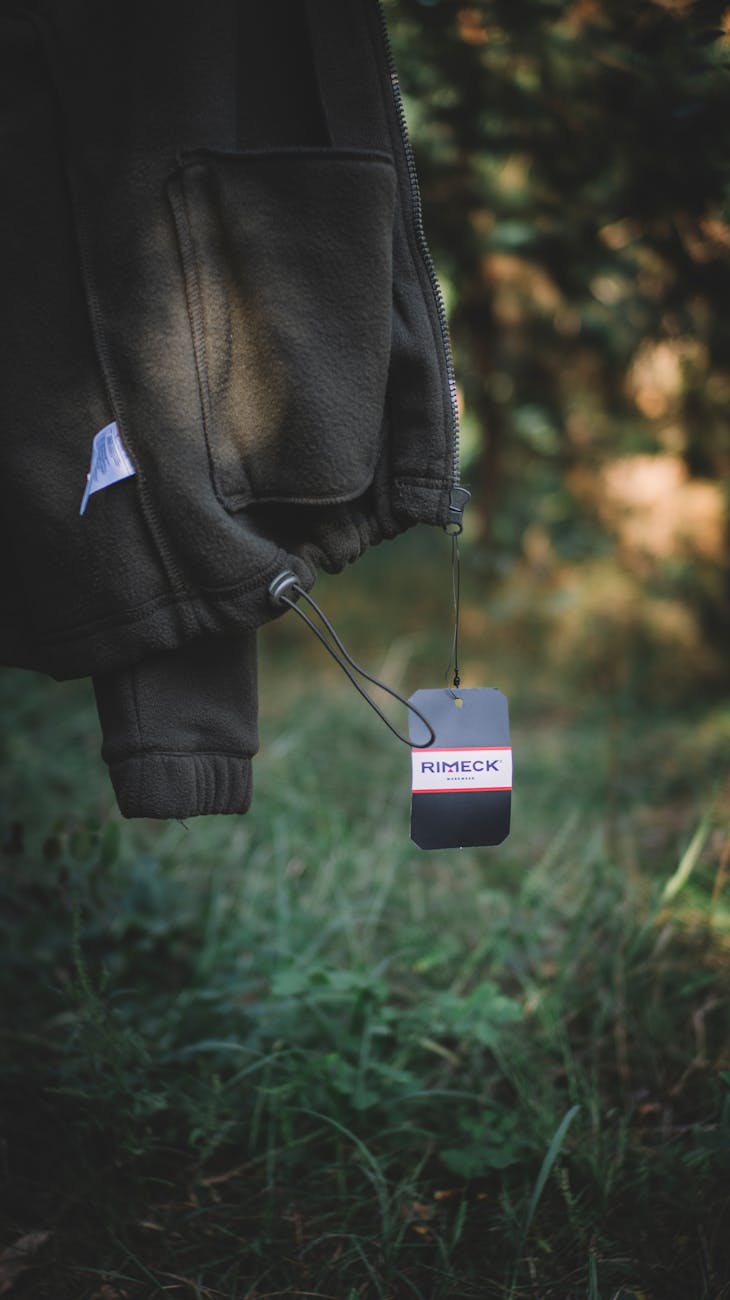 Care Labels vs Hang Tags: What’s Legally Required – and What Manufacturers Must Get&nbsp;Right